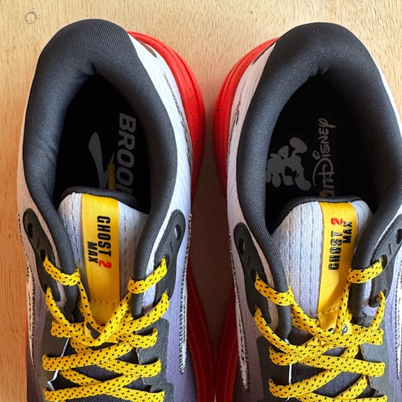 Run Disney Brooks Ghost Max 2 Mickey Mouse Women’s Size 10 Medium - Picture 5 of 9